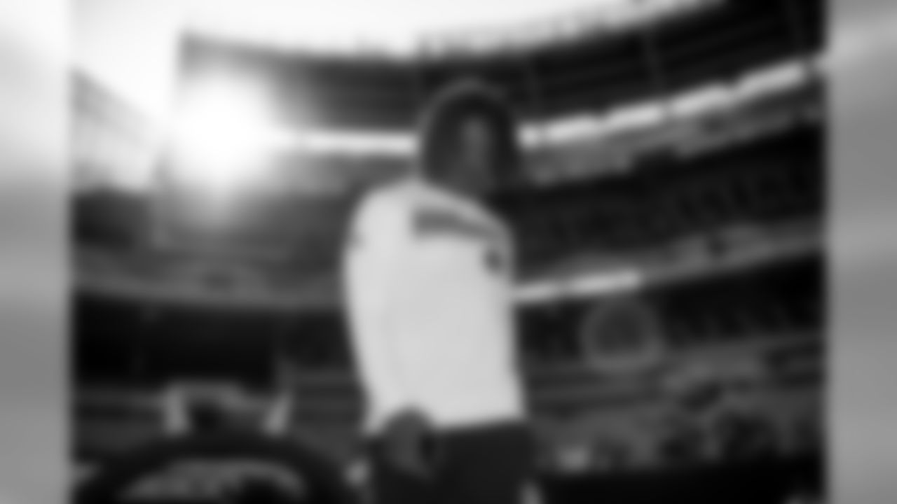 Safety Sheldrick Redwine (33) warms up before the Redskins vs. Browns preseason game.