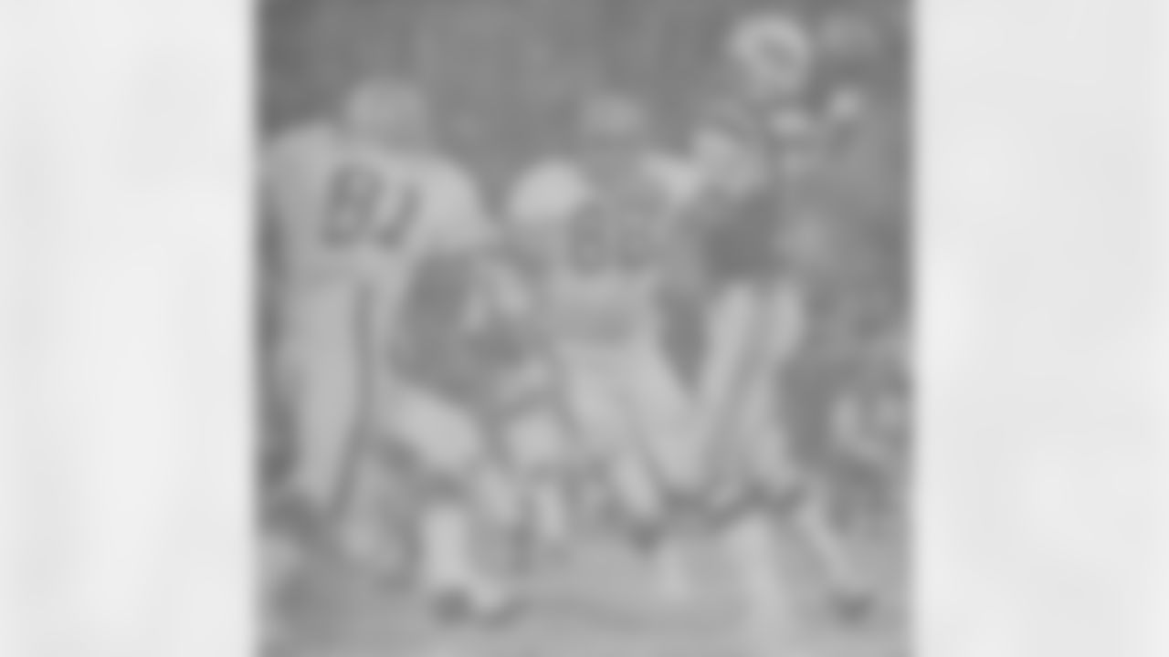Jack Gregory and Ron Snidow bearing down on Joe Namath.