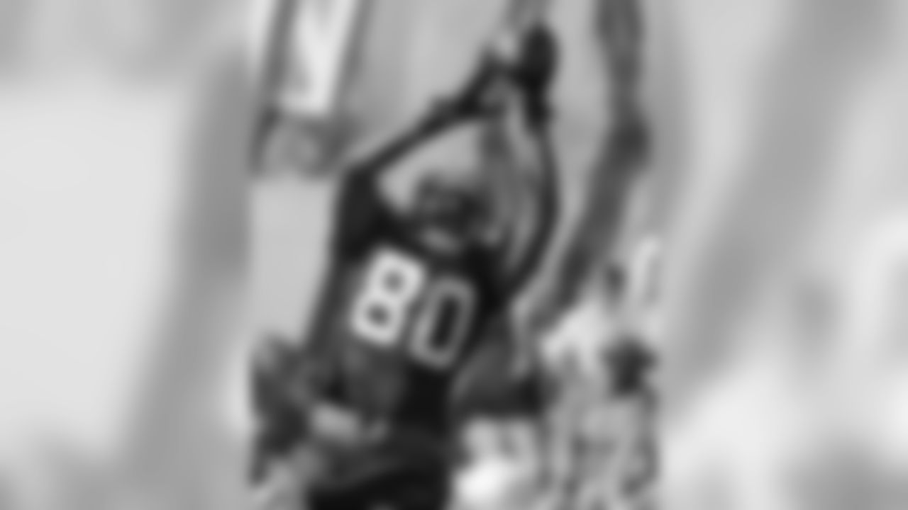 Cleveland Browns wide receiver Dwayne Bowe catches a pass during practice at the NFL football team's training camp Thursday, July 30, 2015, in Berea, Ohio. (AP Photo/Tony Dejak)
