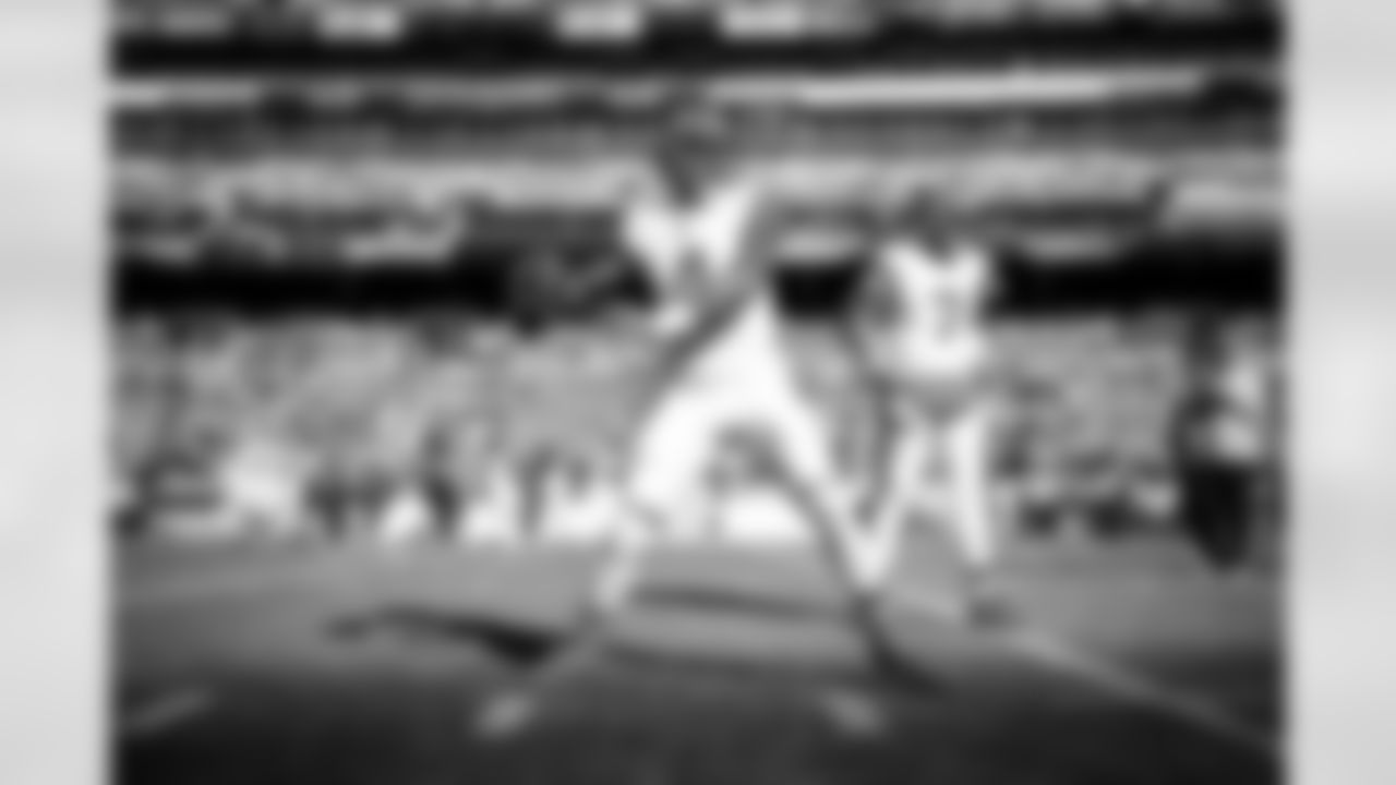 Quarterback Deshaun Watson (4) before a NFL football game between the Cleveland Browns and Washington Commanders on January 1, 2023 at FedEx Field. The Browns won 24-10.