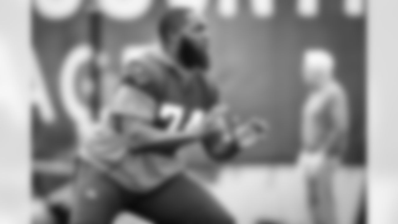 Offensive tackle Chris Hubbard (74) during the first day of Phase II of the offseason on May 2, 2022.