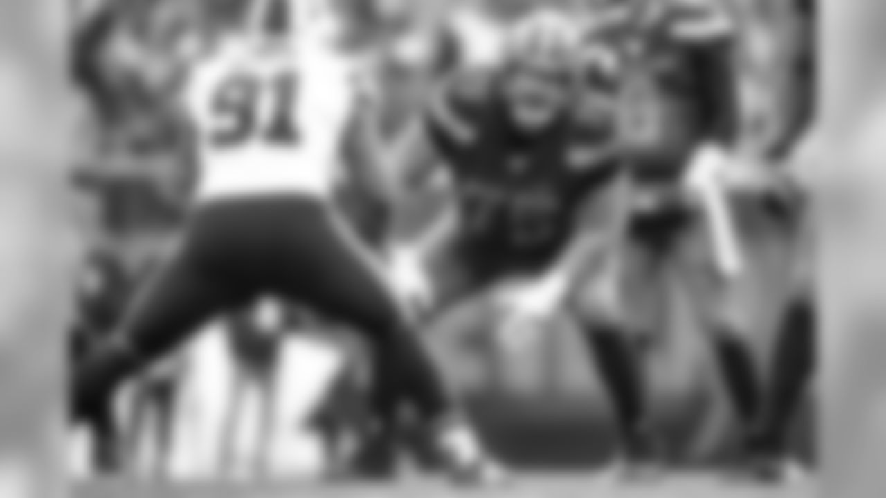 Offensive Guard Joel Bitonio