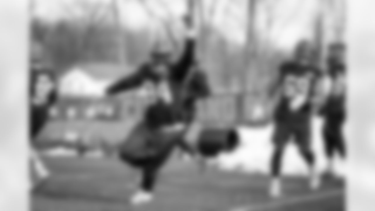 Defensive end Alex Wright (94) during practice at CrossCountry Mortgage Campus on December 28, 2022.