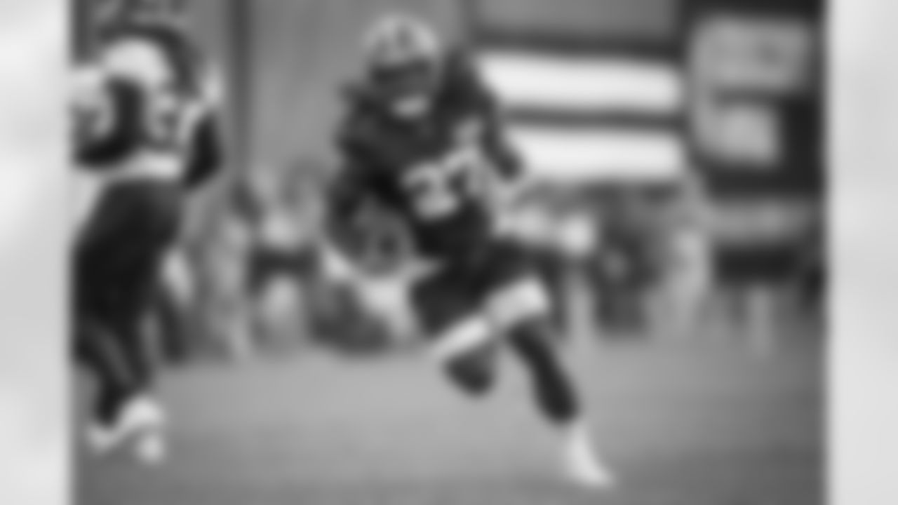 Running back Kareem Hunt (27) during the fourteenth day of training camp at CrossCountry Mortgage Campus on August 16, 2022.