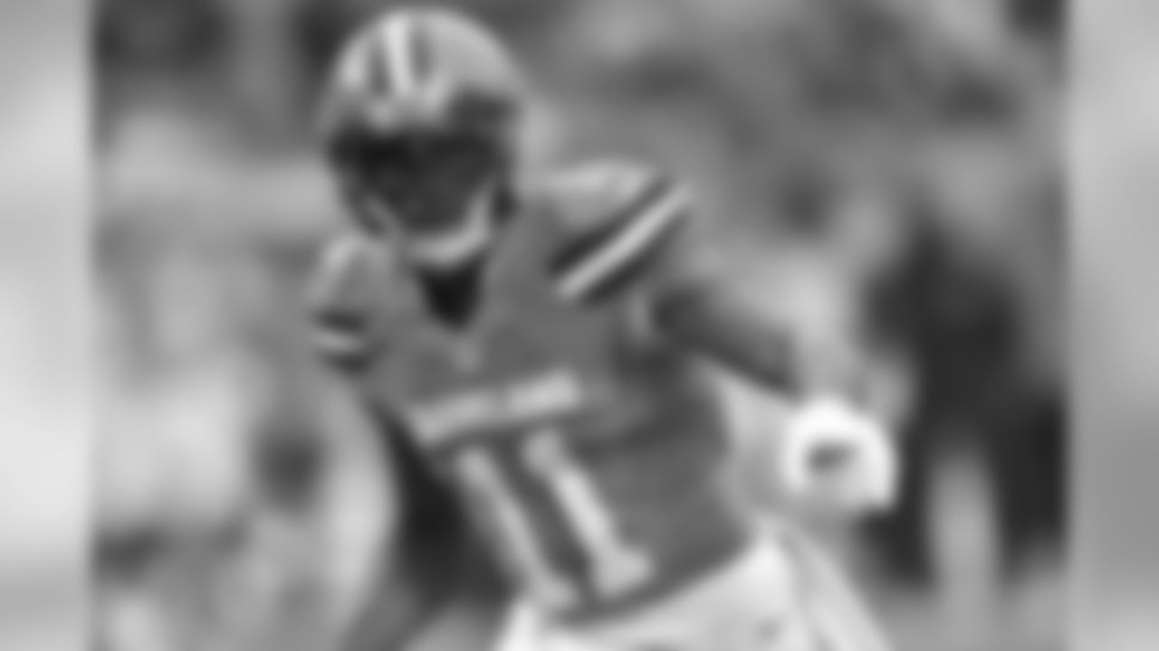 WR Terrelle Pryor Sr. gets set at the line of scrimmage.