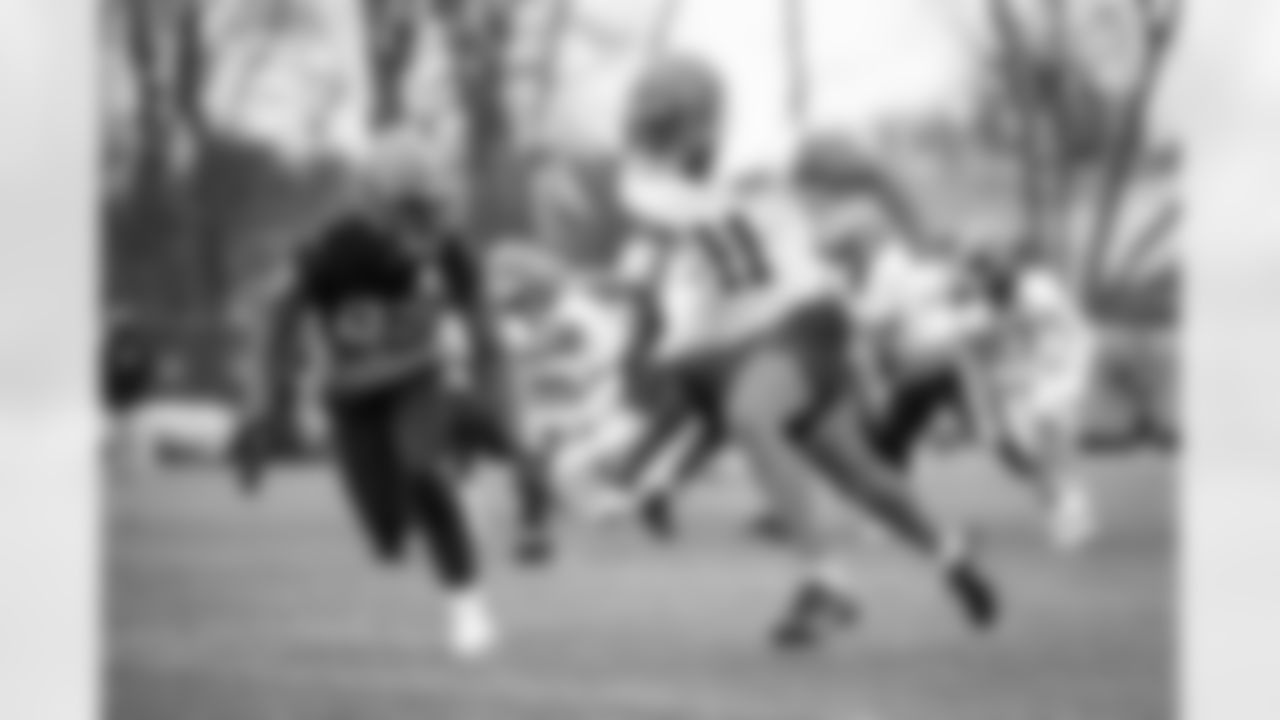 Wide receiver Donovan Peoples-Jones (11) during practice at CrossCountry Mortgage Campus on January 6, 2023.
