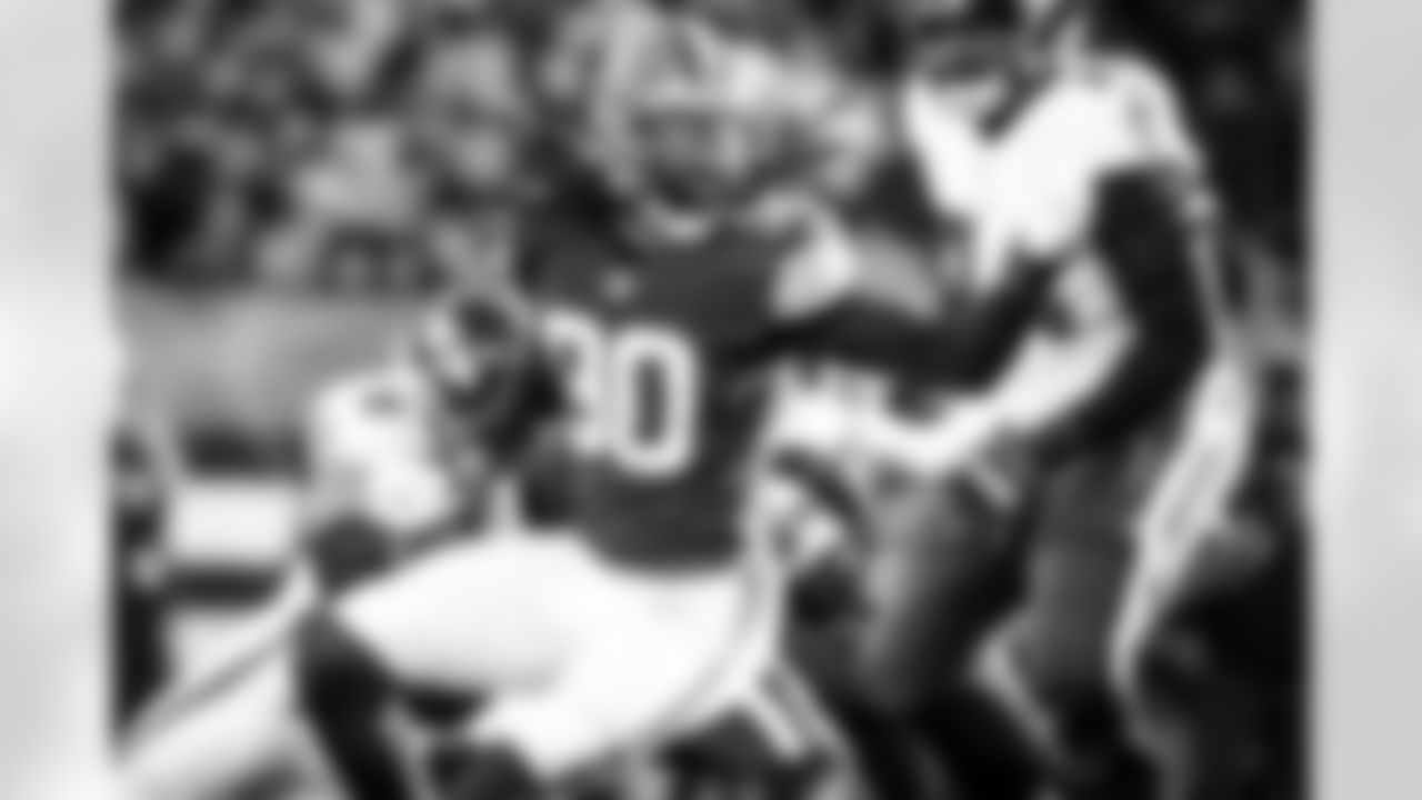 Defensive end Jadeveon Clowney (90) during a NFL football game between the Baltimore Ravens and Cleveland Browns on December 12, 2021 at FirstEnergy Stadium. The Browns won 24-22.
