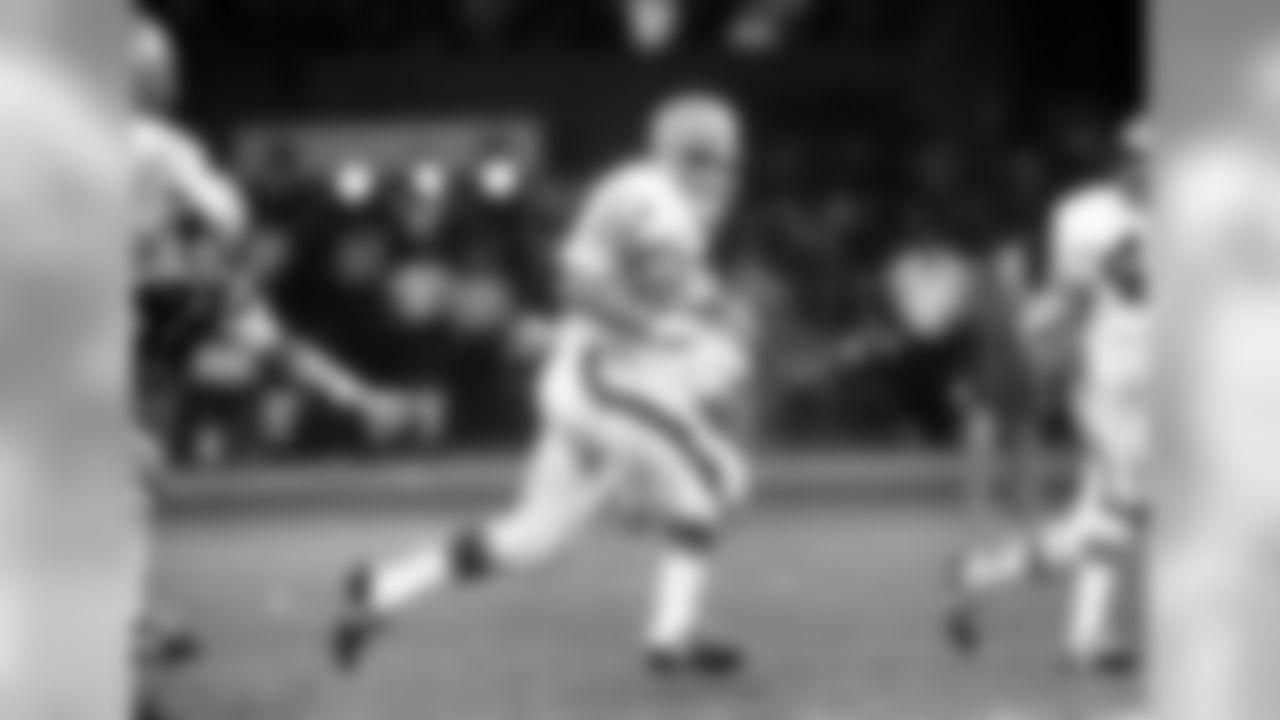 Cleveland Browns linebacker Billy Andrews (52) is seen in action during an NFL game against the New York Jets Sept. 21, 1970, in Cleveland. (Tony Tomsic via AP)