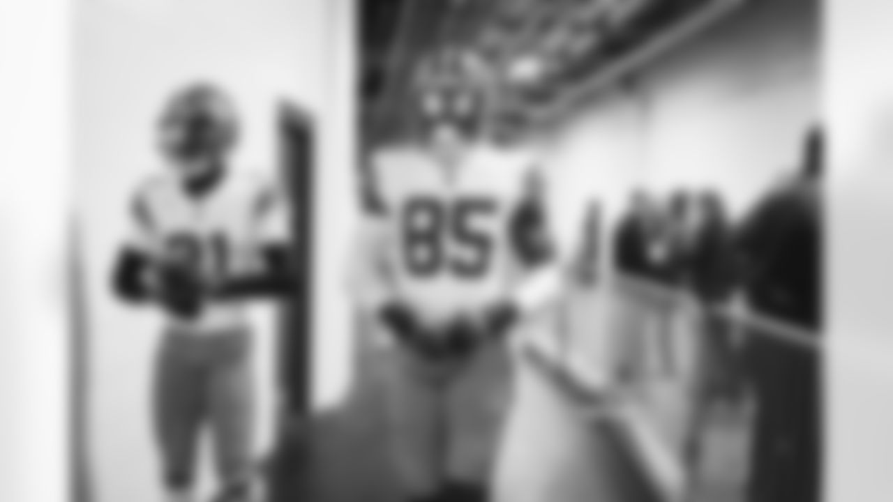 Tight end David Njoku (85) before a NFL football game between the Cleveland Browns and Pittsburgh Steelers on January 8, 2023 at Acrisure Stadium.