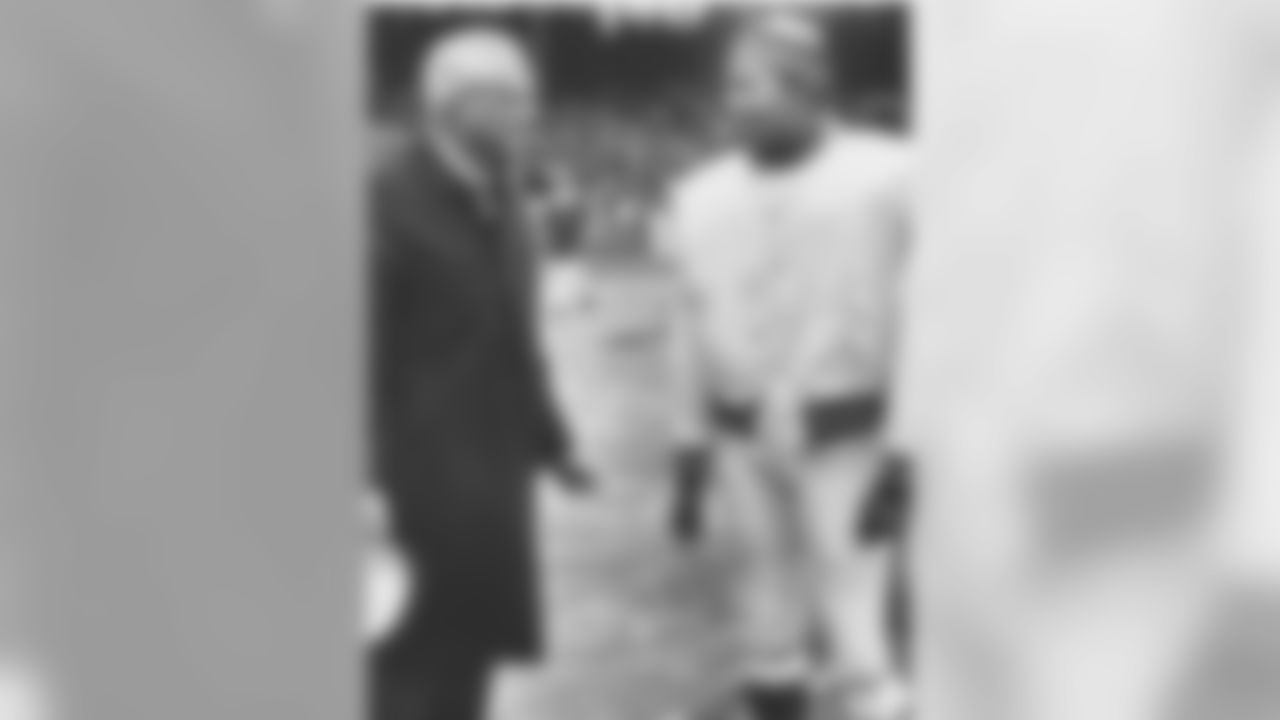 (Right) WR- Paul Warfield, OSU