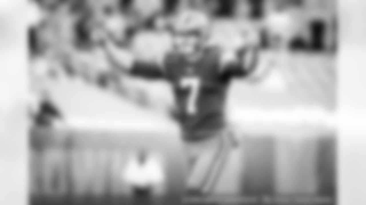 Punter Jamie Gillan (7)