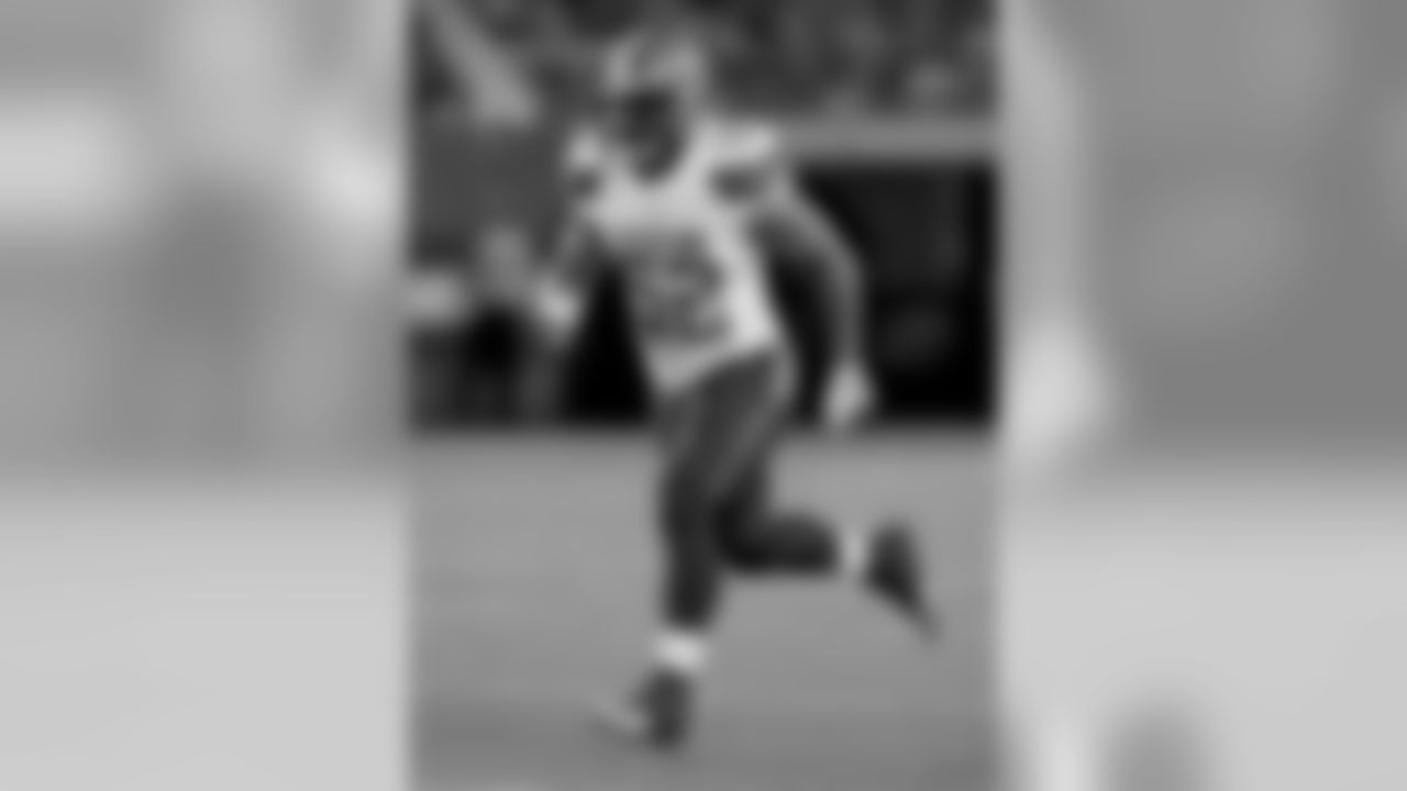 LB Hayes Pullard
