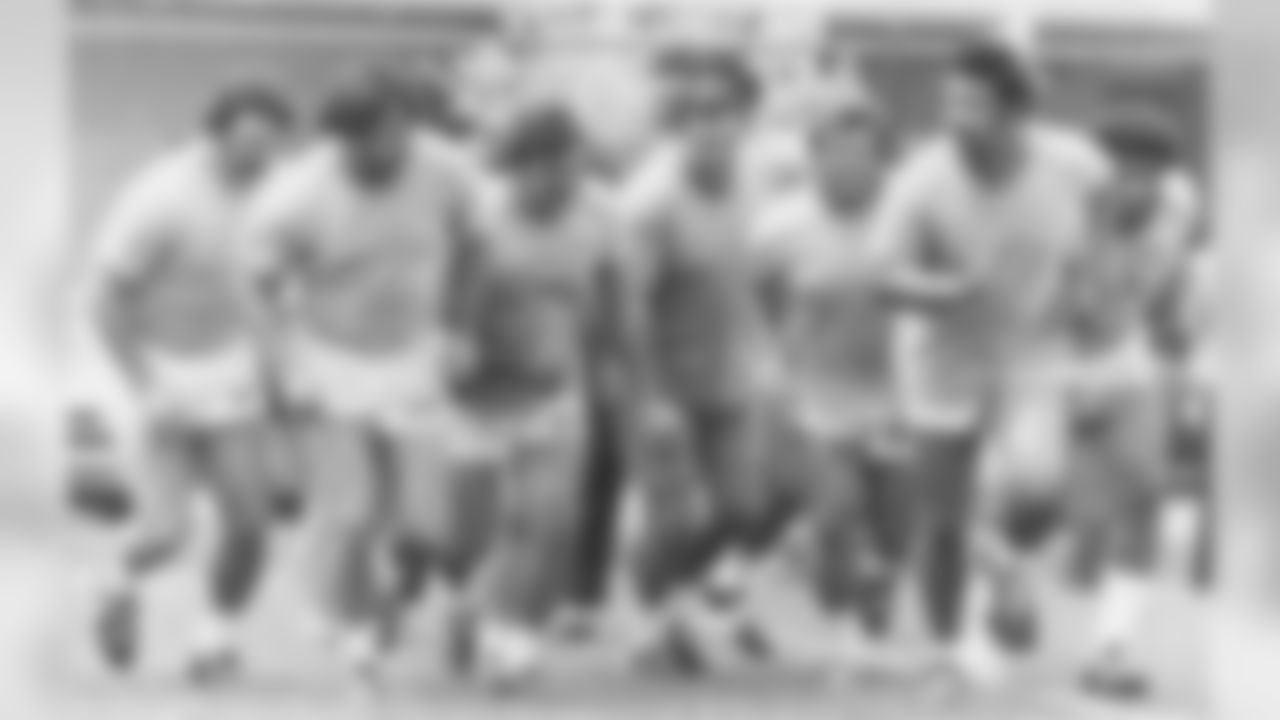 Bob McKay, Doug Dieken, Mike Sikich, Hickerson, DeMarie, Mitch Johnson and Bubba Pena during a conditioning run in 1972.