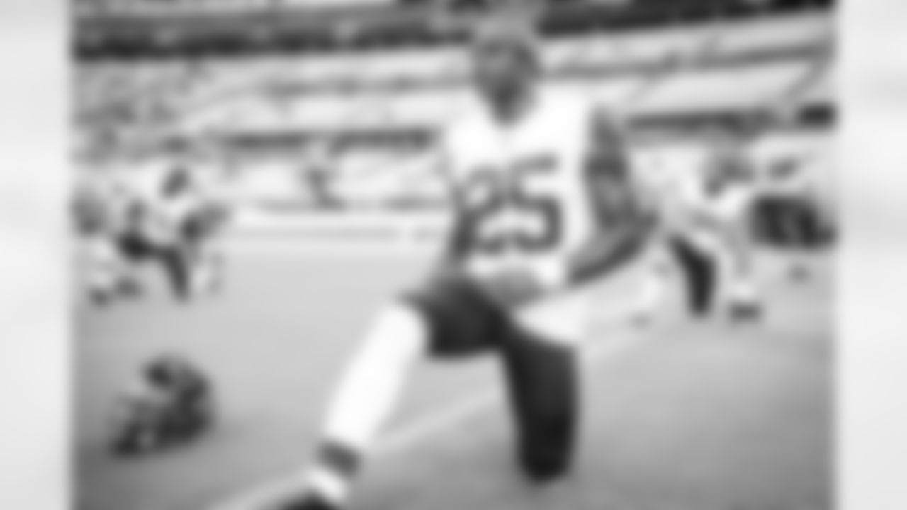 Running back Demetric Felton (25) before a preseason NFL football game between the Cleveland Browns and Jacksonville Jaguars on August 14, 2021 at TIAA Bank Field. The Browns won 23-13.