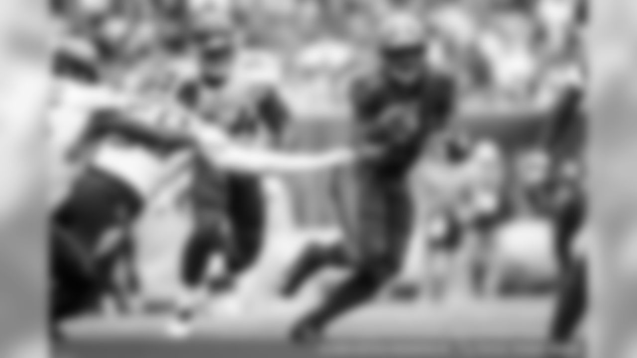 Running Back Nick Chubb (24)