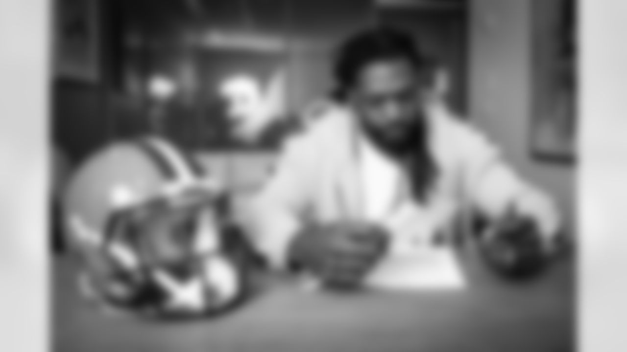Jadeveon Clowney signs his contract on April 14, 2021 at the Berea Facility