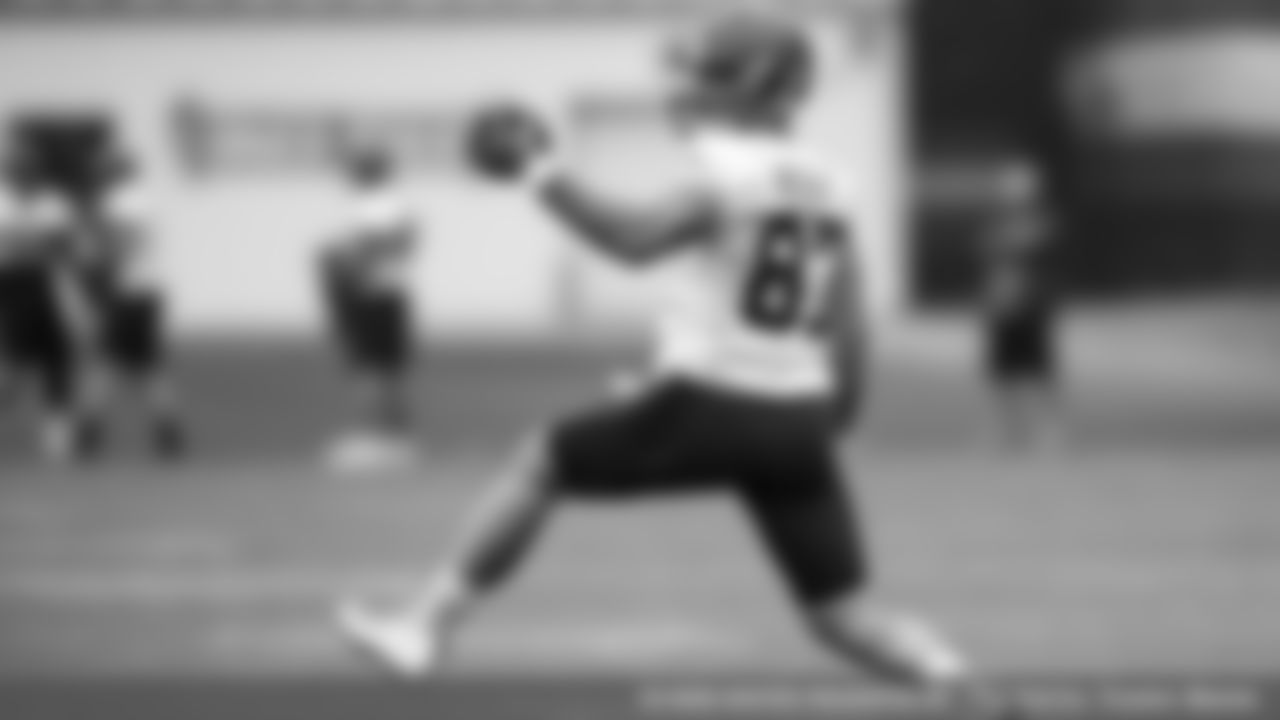 Tight end Seth DeValve (87)