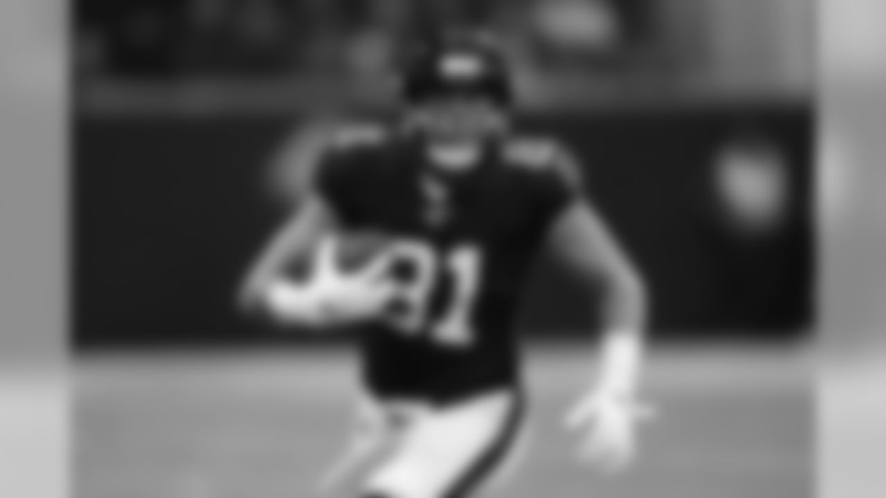 FILE - In this Sept. 29, 2019, file photo, Atlanta Falcons tight end Austin Hooper (81) runs against the Tennessee Titans during the first half of an NFL football game in Atlanta. The Browns are working toward a deal with two-time Pro Bowl free agent tight end Austin Hooper, a person familiar with the negotiations told The Associated Press. Hooper was one of the main free agency targets for Cleveland, said the person who spoke on condition of anonymity because teams can’t officially announce deals until Wednesday, Marcg 18, 2020.(AP Photo/John Bazemore, File)