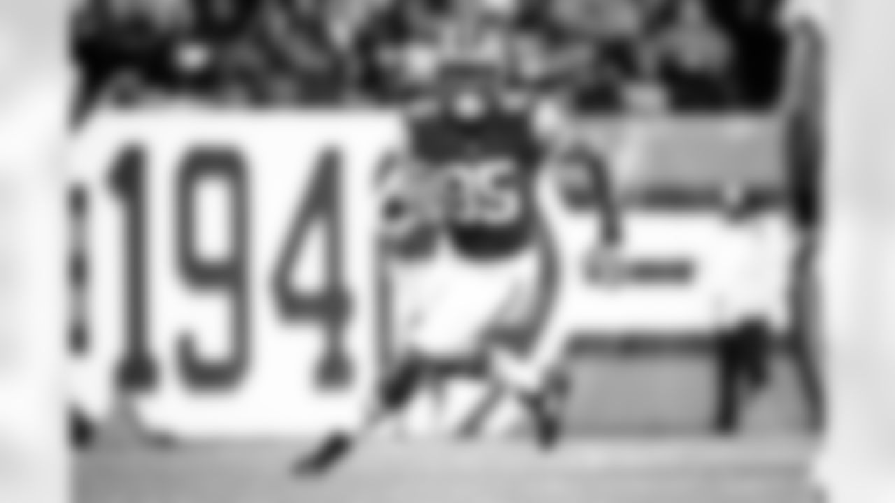 Tight end David Njoku (85) during a NFL football game between the Las Vegas Raiders and Cleveland Browns on December 20, 2021 at FirstEnergy Stadium. The Browns lost 14-16.