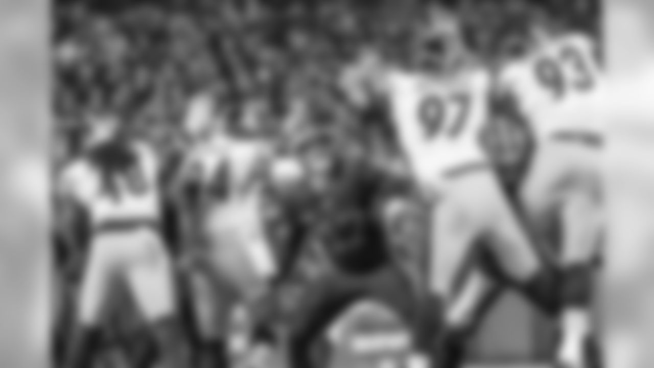 Long snapper Charley Hughlett (47)