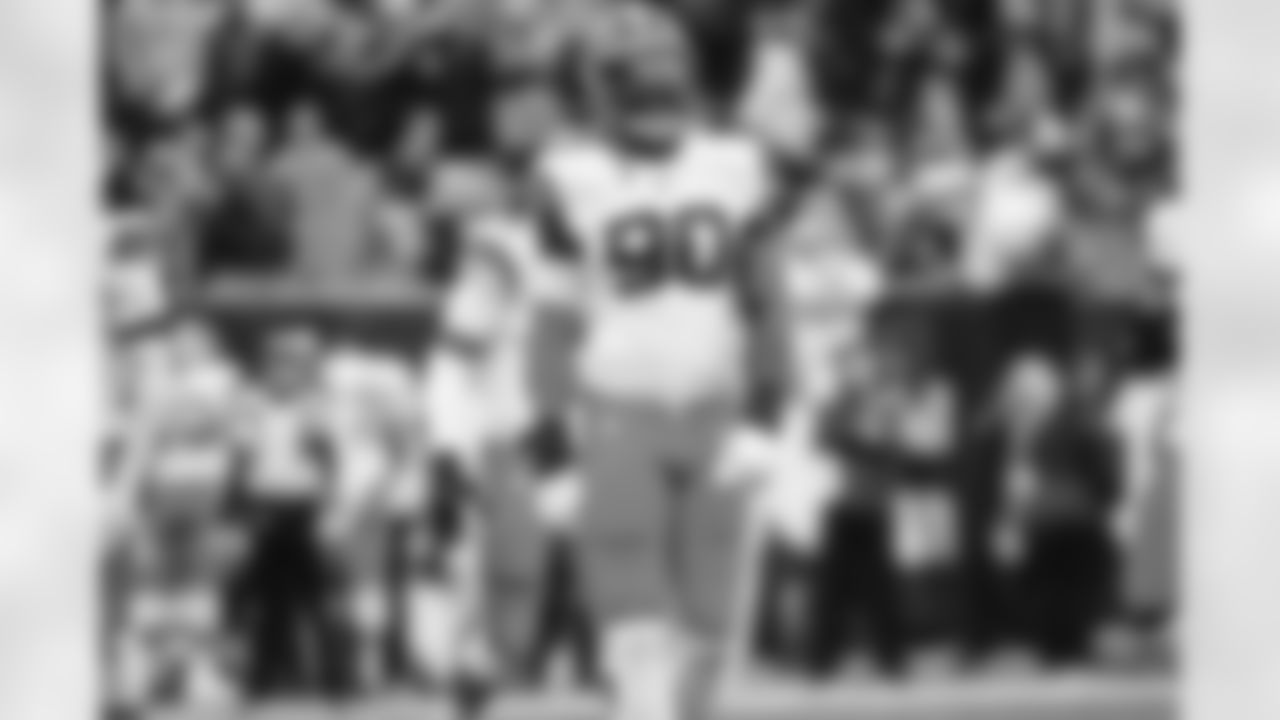 Defensive end Jadeveon Clowney (90) during a NFL football game between the Cleveland Browns and Cincinnati Bengals on December 11, 2022 at Paycor Stadium.