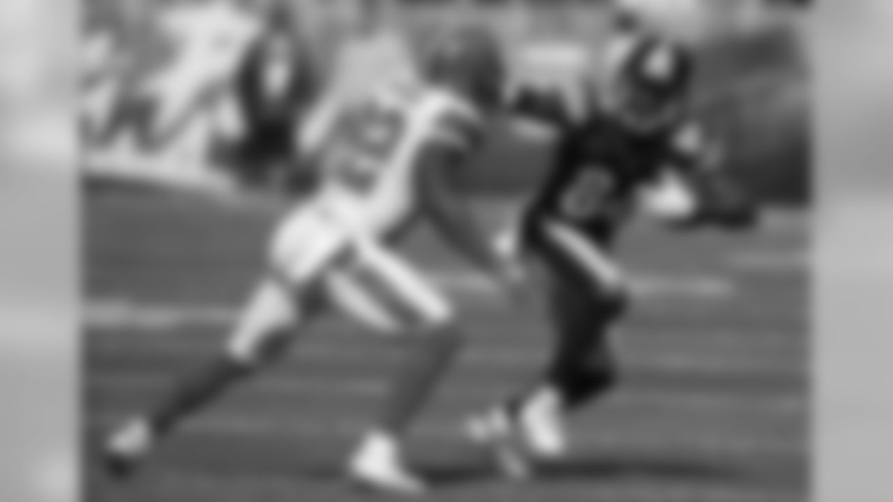 DB Jabrill Peppers chases Steelers WR Antonio Brown.