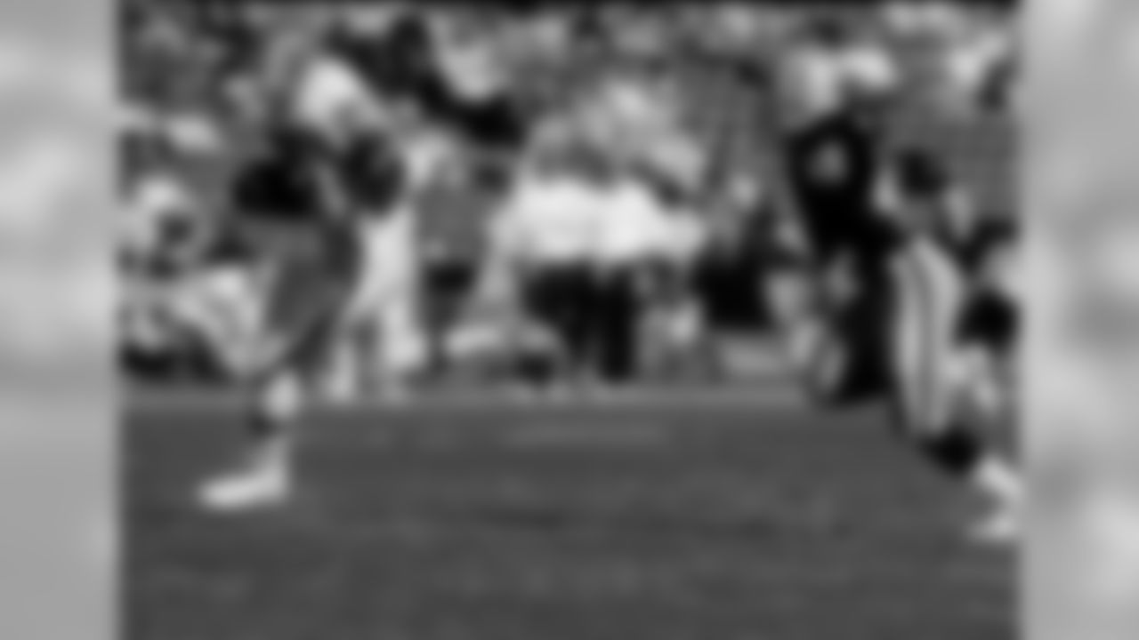 Cleveland Browns running back Herman Fontenot (28) carries the football during the Browns 24-17 victory over the Los Angeles Raiders on December 20, 1987 at the Los Angeles Memorial Coliseum in Los Angeles, California. (AP Photo/NFL Photos)