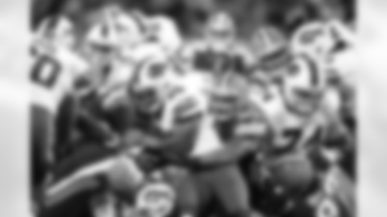 Craig Robertson helps bottle up Buffalo's run game in the Browns win on NFL Network's Thursday Night Football.