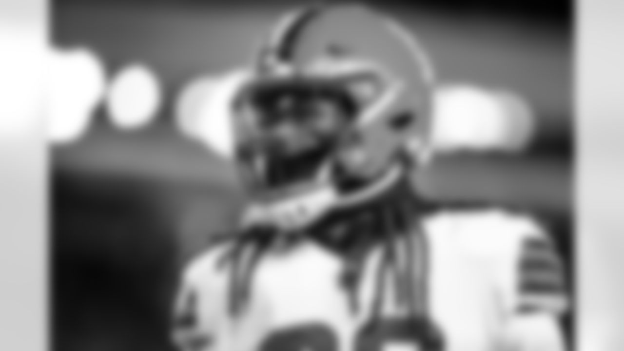Defensive end Jadeveon Clowney (90) before a NFL football game between the Cleveland Browns and Pittsburgh Steelers on Monday Night Football on January 3, 2022 at Heinz Field. The Browns lost 14-26.