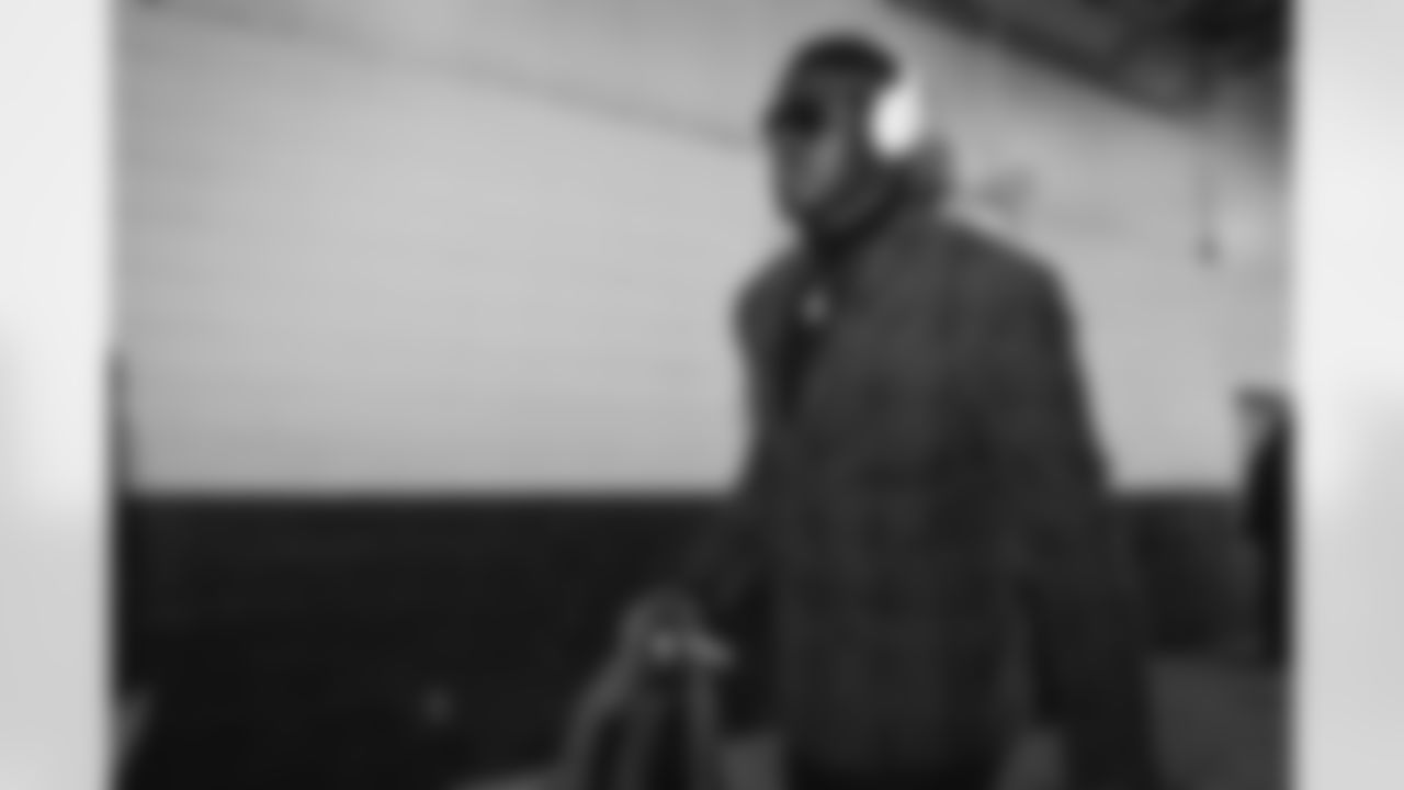 Tight end David Njoku (85) arrives at the stadium before a NFL football game between the Cleveland Browns and Washington Commanders on January 1, 2023 at FedEx Field.