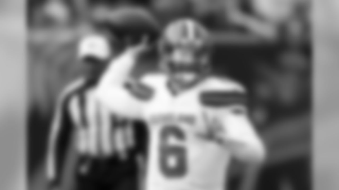 Cleveland Browns quarterback Baker Mayfield prepares to pass in the first half of an NFL football game against the Cincinnati Bengals, Sunday, Nov. 25, 2018, in Cincinnati. (AP Photo/Gary Landers)