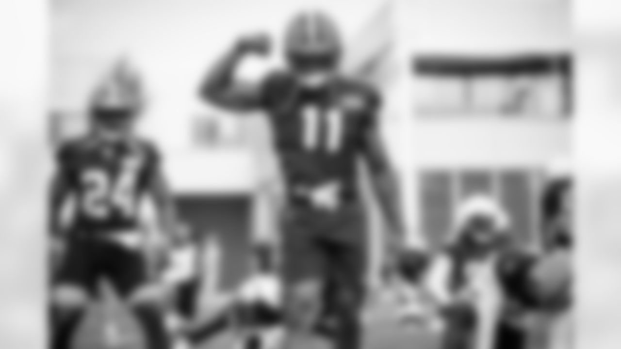Wide receiver Donovan Peoples-Jones (11) during the fifth day of training camp at CrossCountry Mortgage Campus on August 1, 2022.
