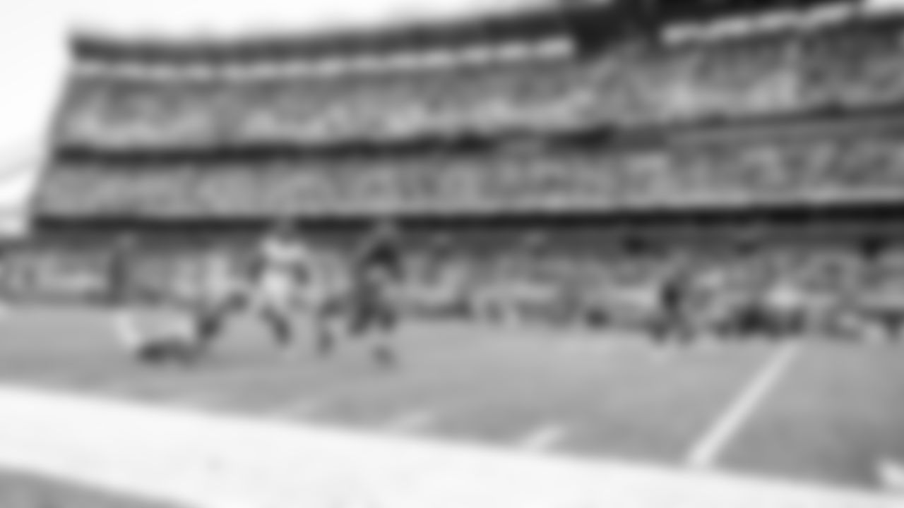 The Cleveland Browns play the Pittsburgh Steelers at FirstEnergy Stadium in Week 17.