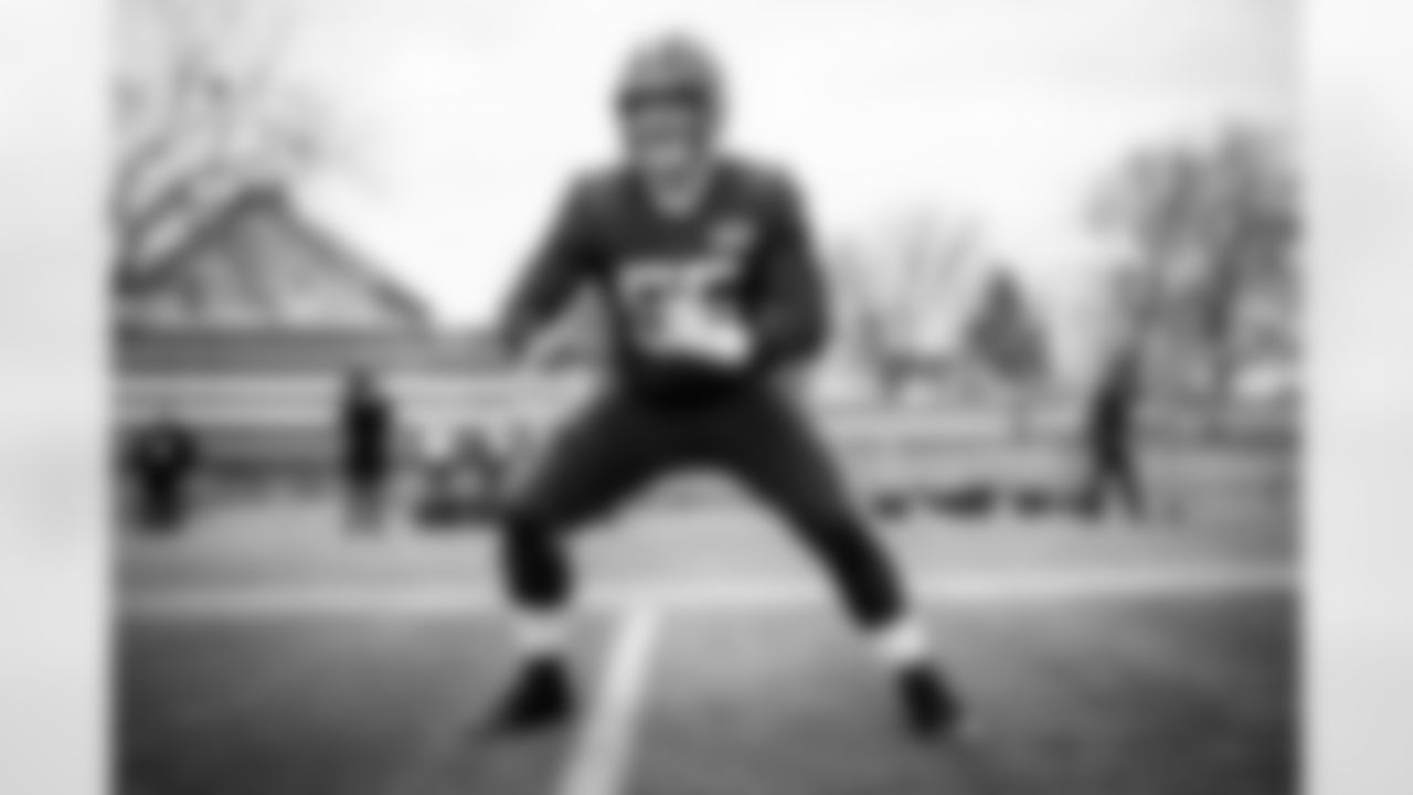 Center Ethan Pocic (55) during practice at CrossCountry Mortgage Campus on December 22, 2022.