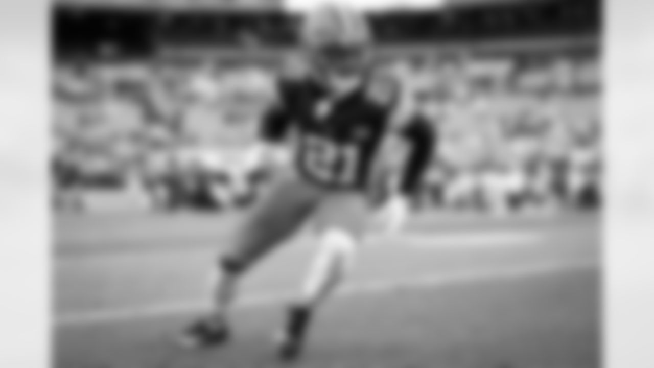 Cornerback Denzel Ward (21) before a NFL football game between the Cincinnati Bengals and Cleveland Browns on September 10, 2023 at Cleveland Browns Stadium.