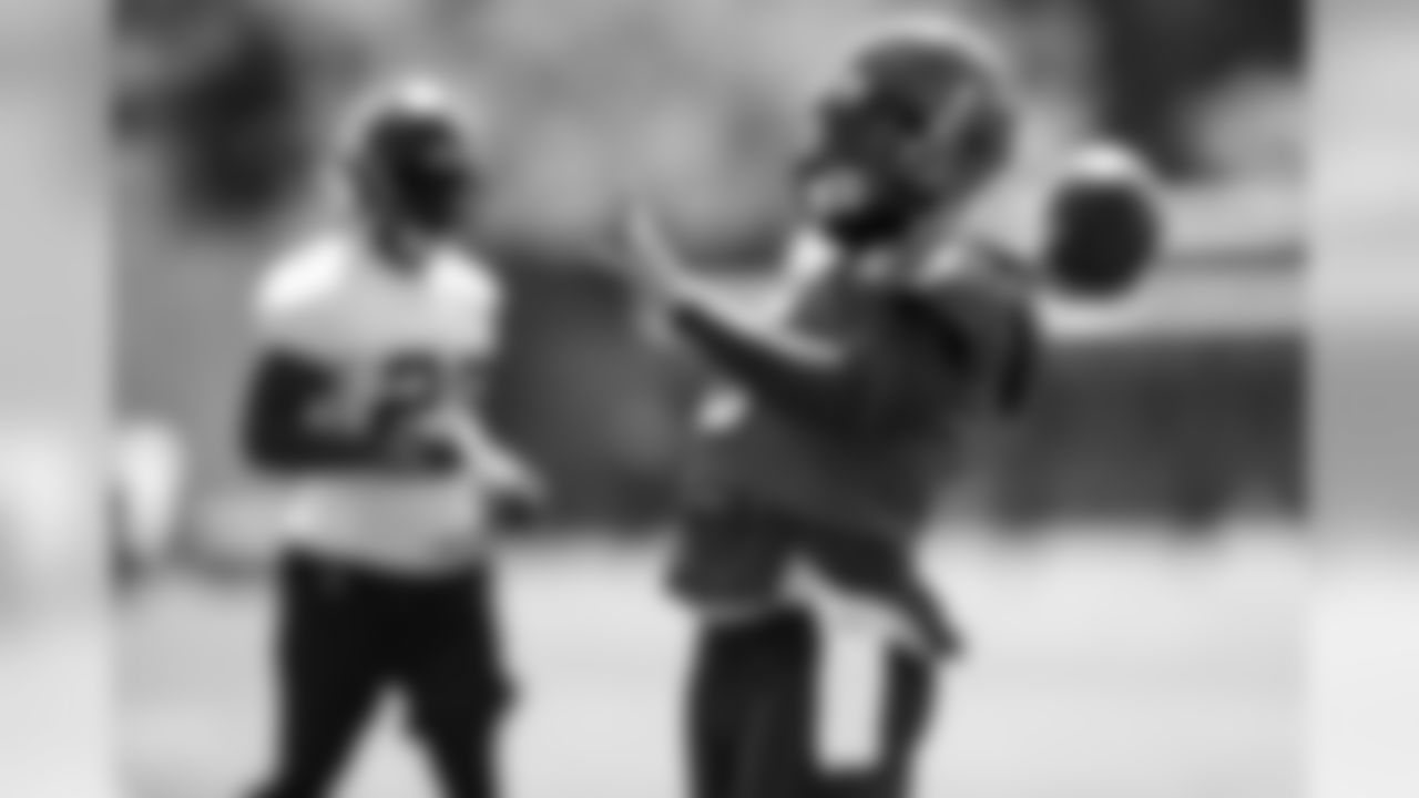 Quarterback Baker Mayfield (6)