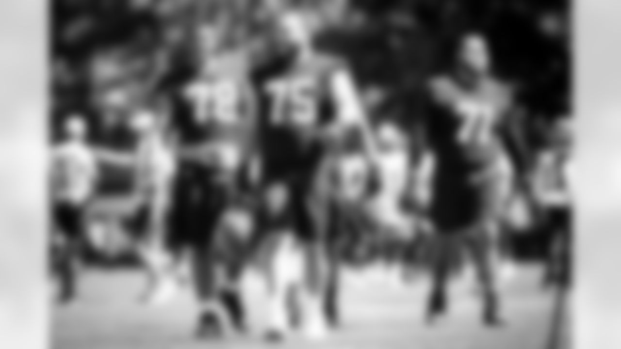 Offensive guard Joel Bitonio (75) during the second day of minicamp on June 16, 2021.