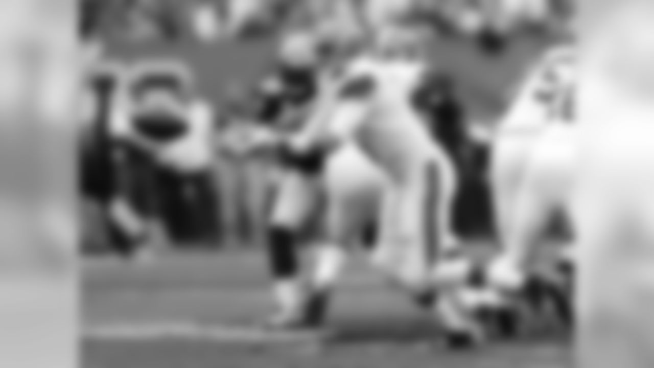 Cleveland Browns quarterback Brian Hoyer tosses the ball during an NFL football game against the New Orleans Saints Sunday, Sept. 14, 2014, in Cleveland. (AP Photo/Tony Dejak)