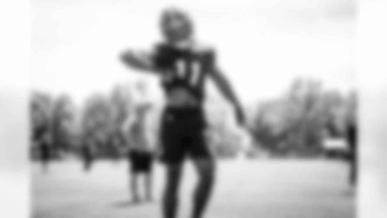 Wide receiver Donovan Peoples-Jones (11) during the second day of minicamp on June 16, 2021.