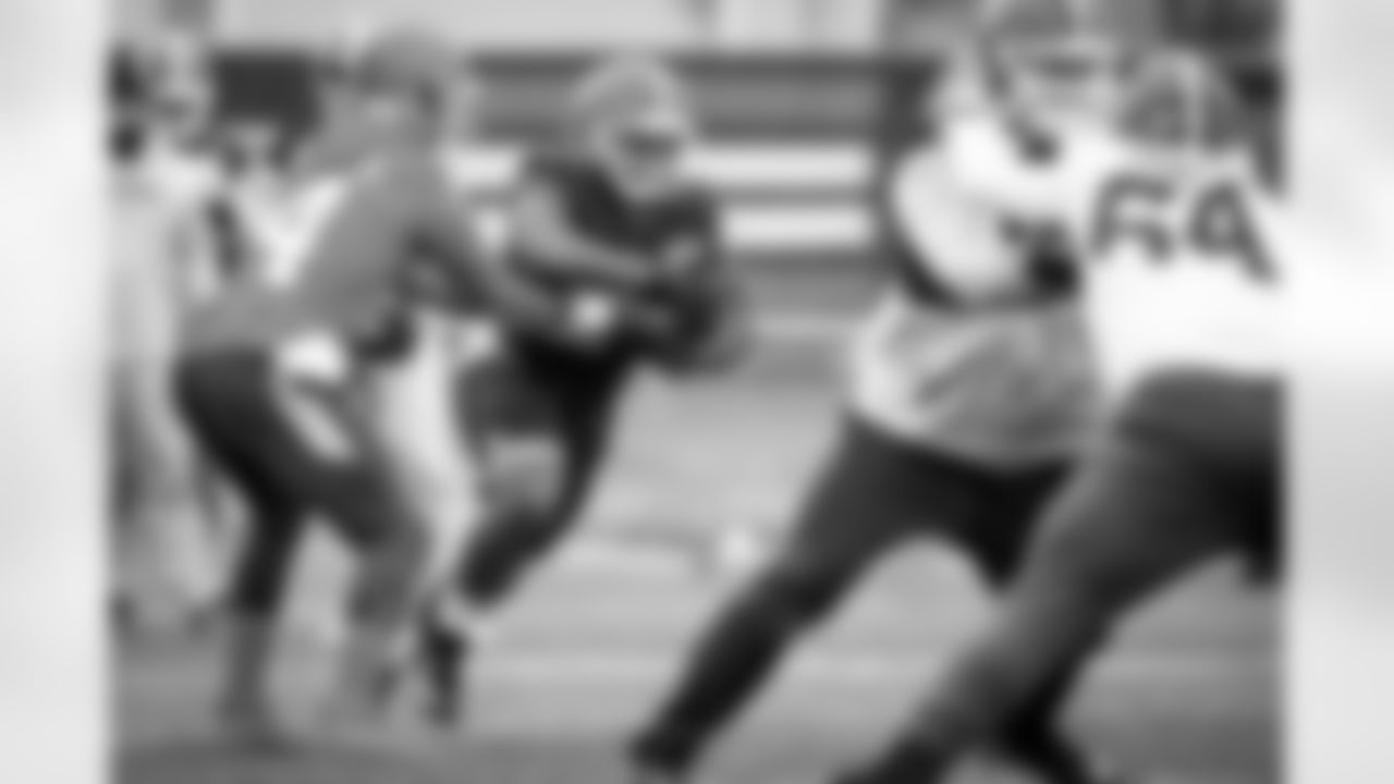 Running back Nick Chubb (24) during practice at CrossCountry Mortgage Campus on December 14, 2022.