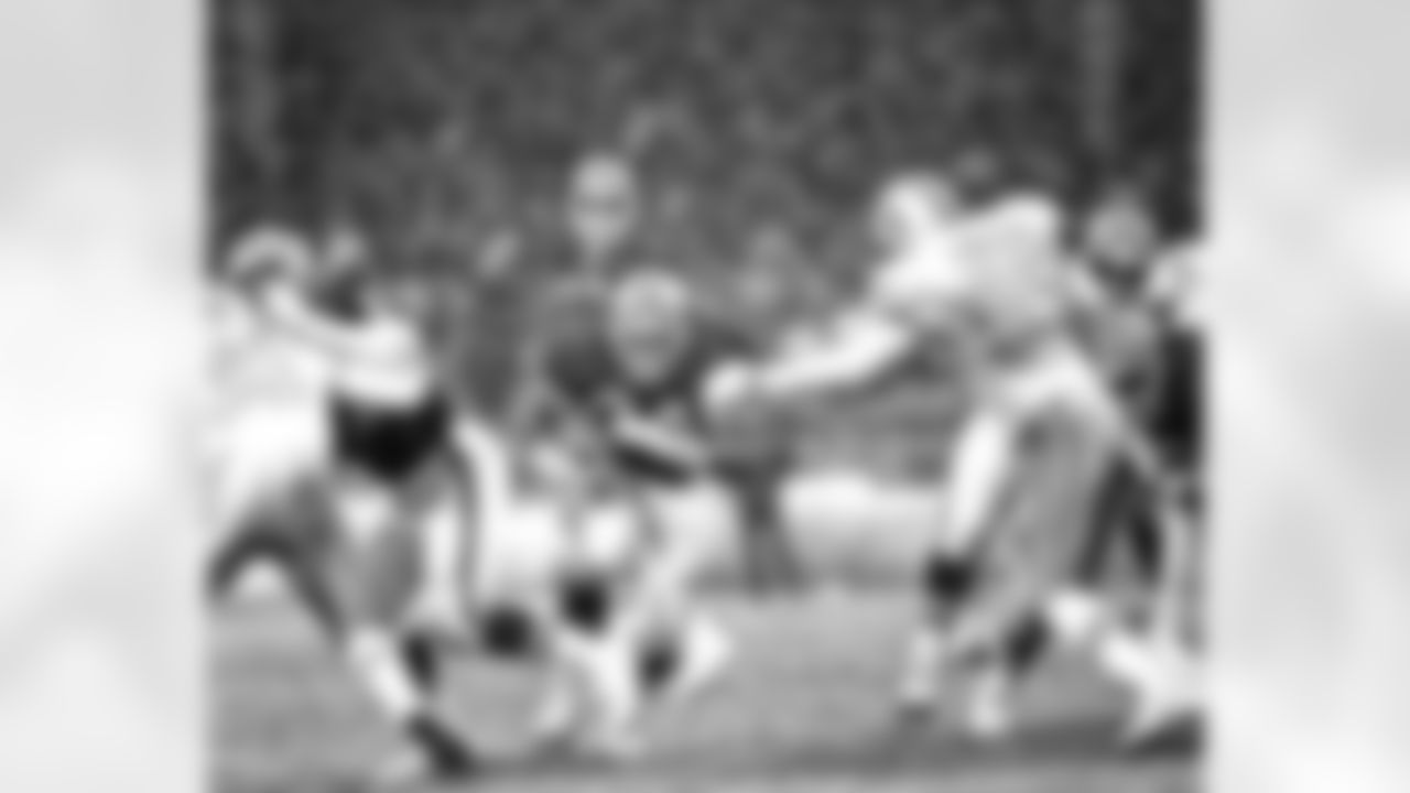Mack keeps his eyes on the prize as he runs through the Houston Oilers defense
