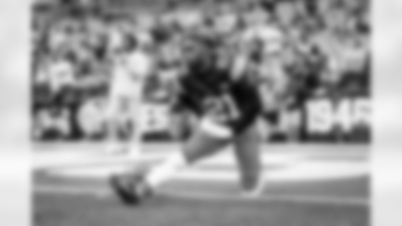 Cornerback Denzel Ward (21) before a NFL football game between the Cincinnati Bengals and Cleveland Browns on September 10, 2023 at Cleveland Browns Stadium.