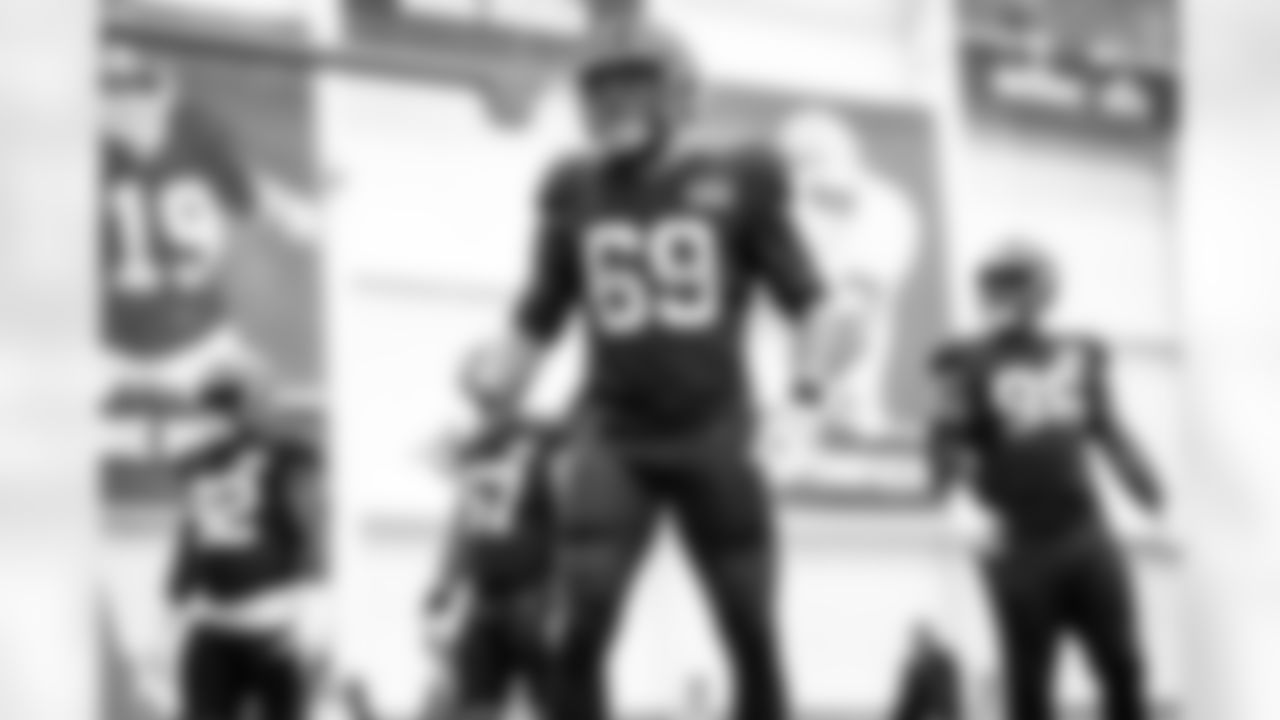 Defensive end Chase Winovich (69) during practice at CrossCountry Mortgage Campus on November 30, 2022.