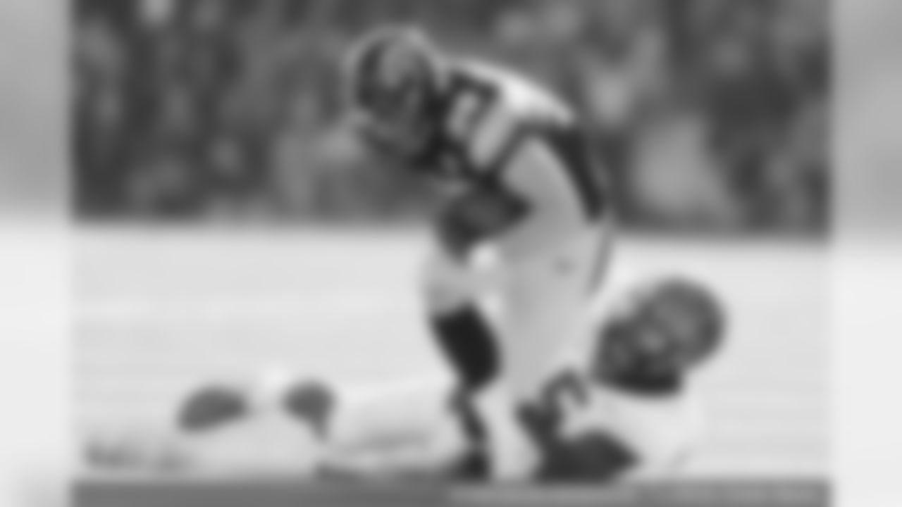 Tight end Nate Wieting (87)