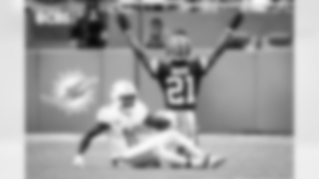 Cornerback Denzel Ward (21) during a NFL football game between the Cleveland Browns and Miami Dolphins on November 13, 2022 at Hard Rock Stadium. The Browns lost 17-39.