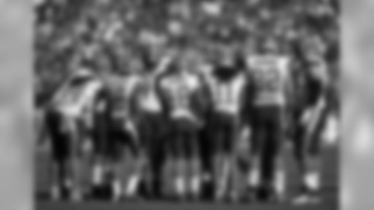 Members of the Cleveland Browns huddle in the second half of an NFL football game against the Baltimore Ravens, Sunday, Oct. 11, 2015, in Baltimore. (AP Photo/Nick Wass)
