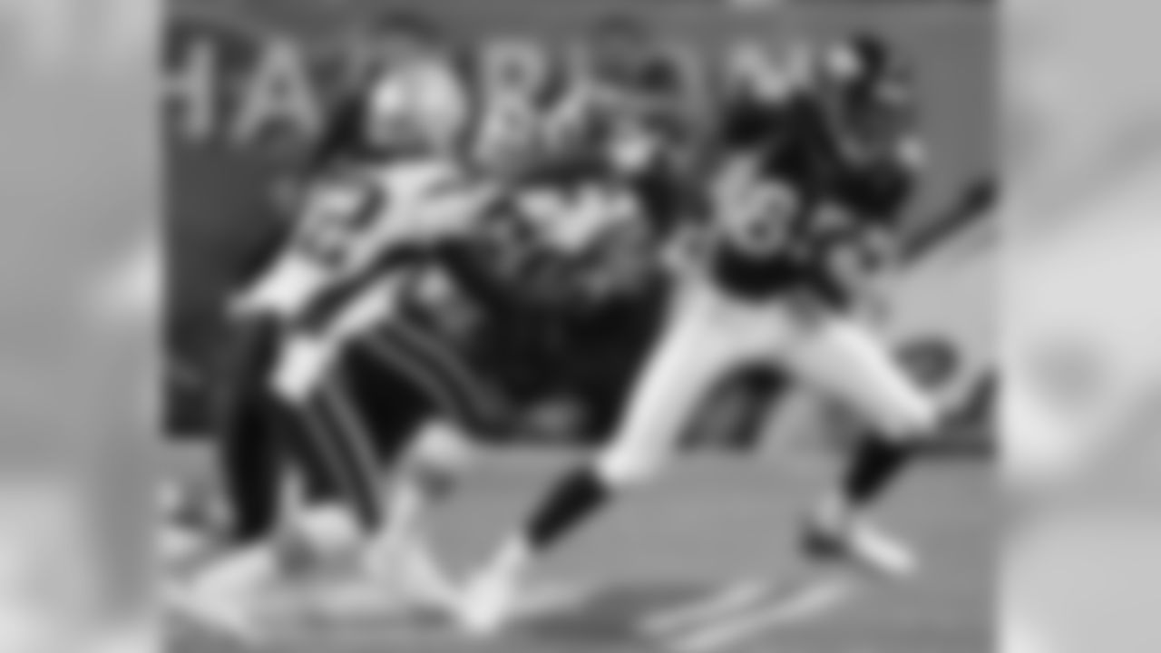 2002: Denver Broncos- WR Ashley Lelie