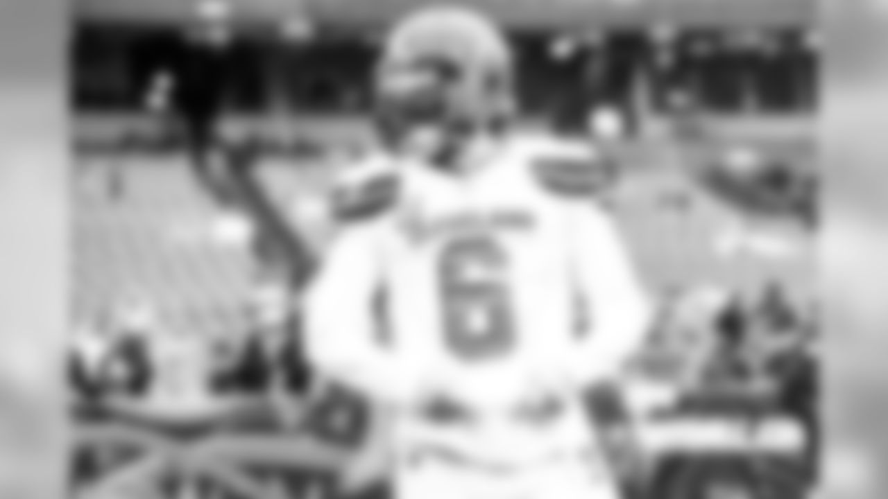 Quarterback Baker Mayfield (6)
