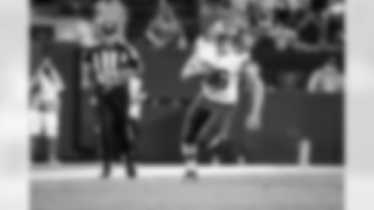 Tight end Miller Forristall (86) during a preseason NFL football game between the Washington Commanders and Cleveland Browns on August 11, 2023 at Cleveland Browns Stadium.