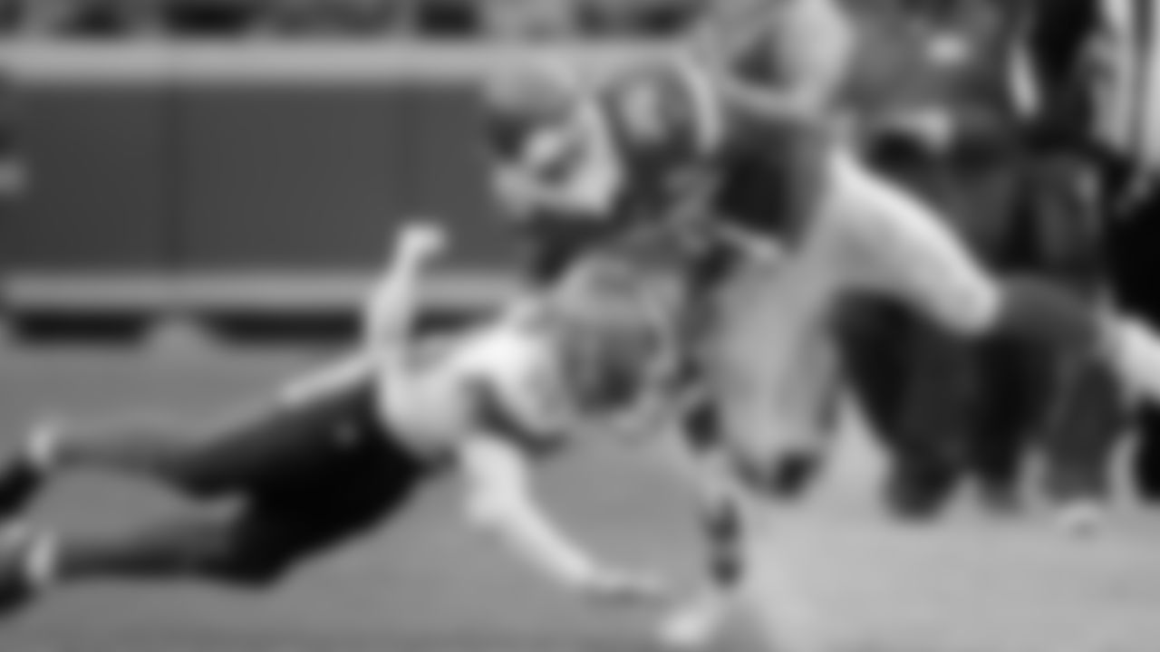 Cleveland Browns safety Tashaun Gipson (39) tackles Kansas City Chiefs running back Charcandrick West (35)
